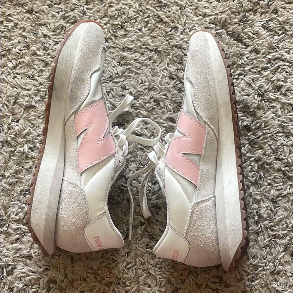 New Balance Classic White and Pink Shoes - Picture 3 of 3